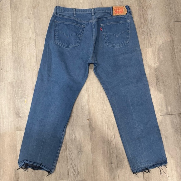 Levi's 501 Men's Jeans 42x32 Blue Denim, Button Fly, Regular Straight, Mid-Rise - Picture 5 of 6